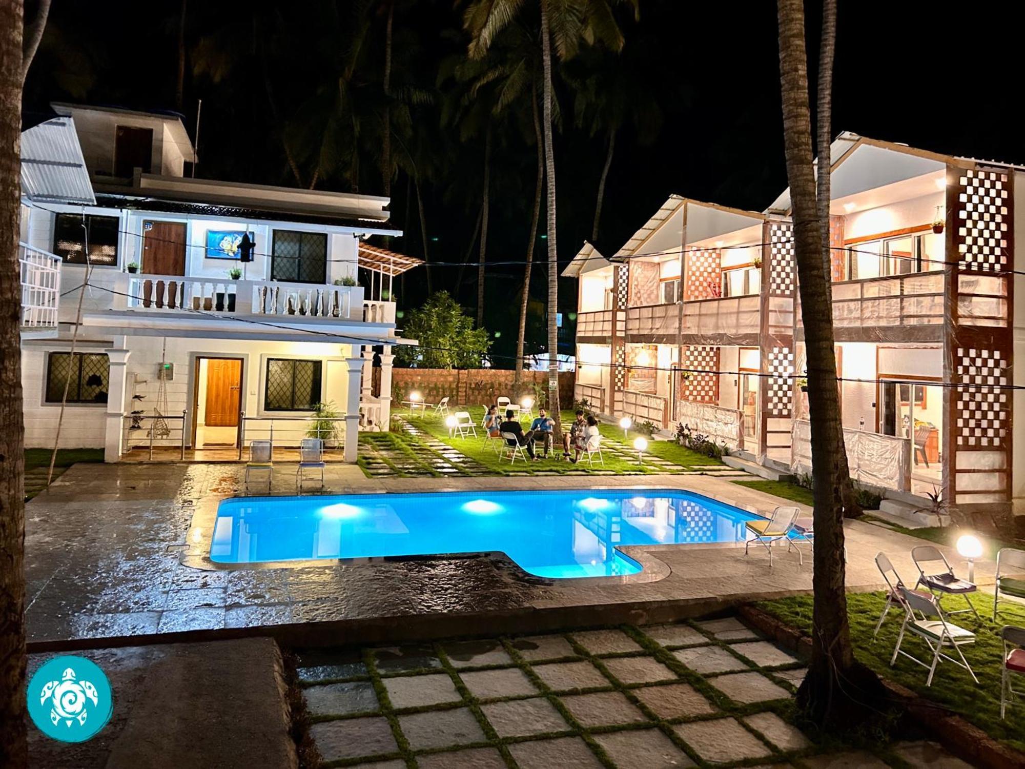 White Turtle Hotel Morjim Exterior foto